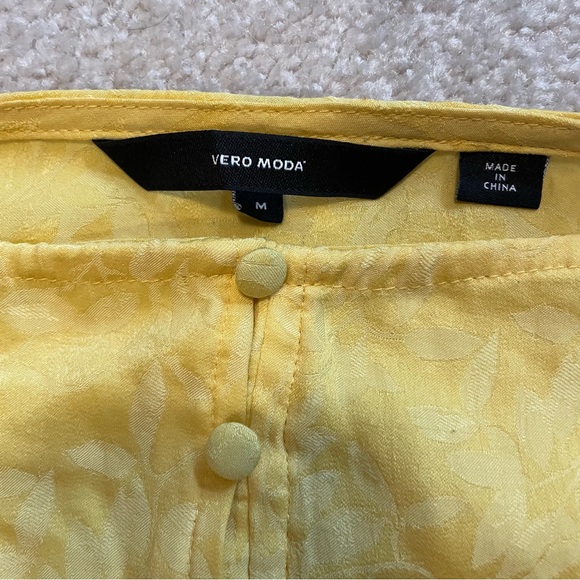 ❤️2/$30 - 3 flowy tank tops - Picture 6 of 8